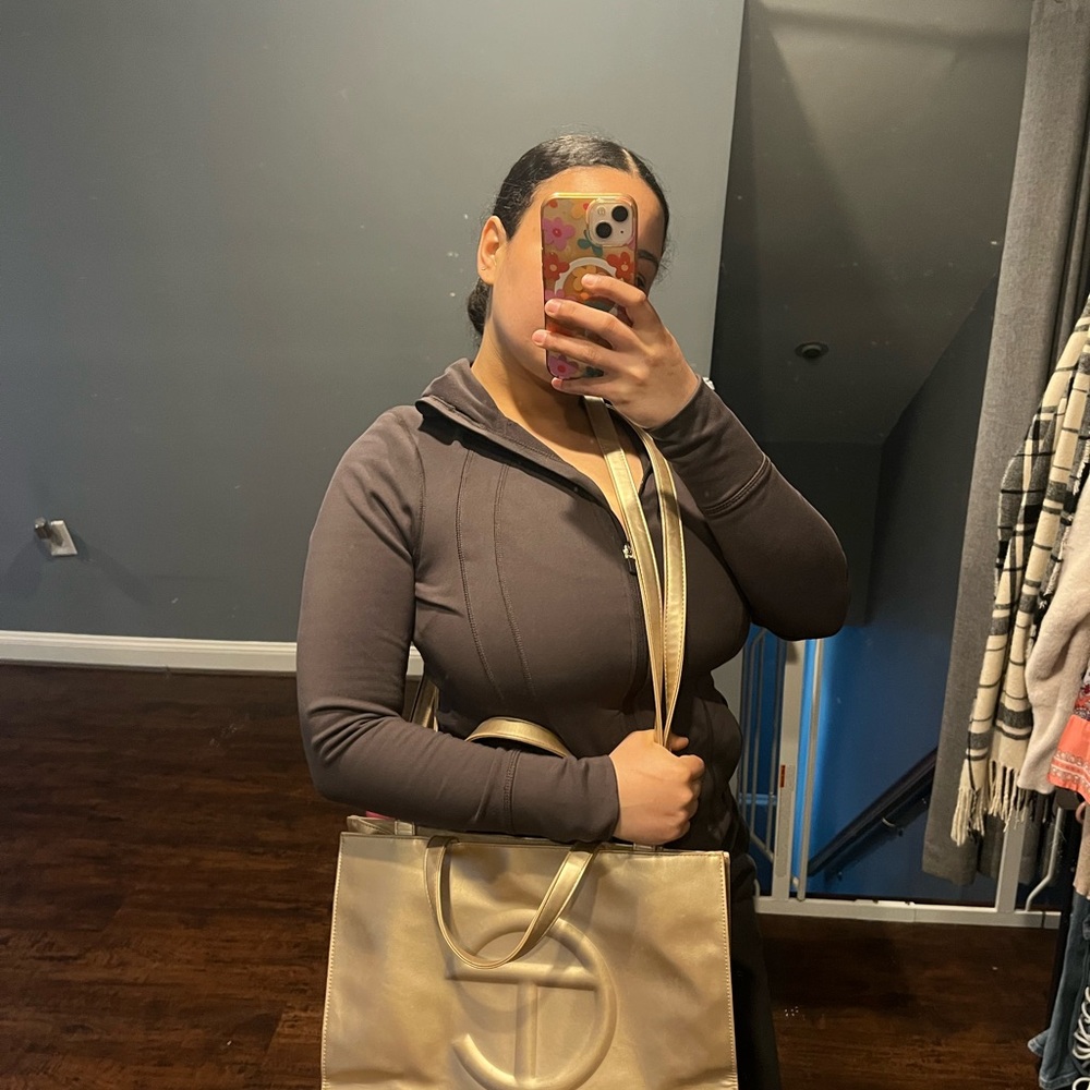 Telfar gold medium Tote Bag - Picture 5 of 5